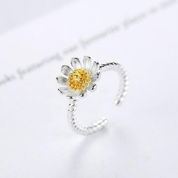 925 Sterling Silver Two Tone Daisy Adjustable Ring - Picture 4 of 7